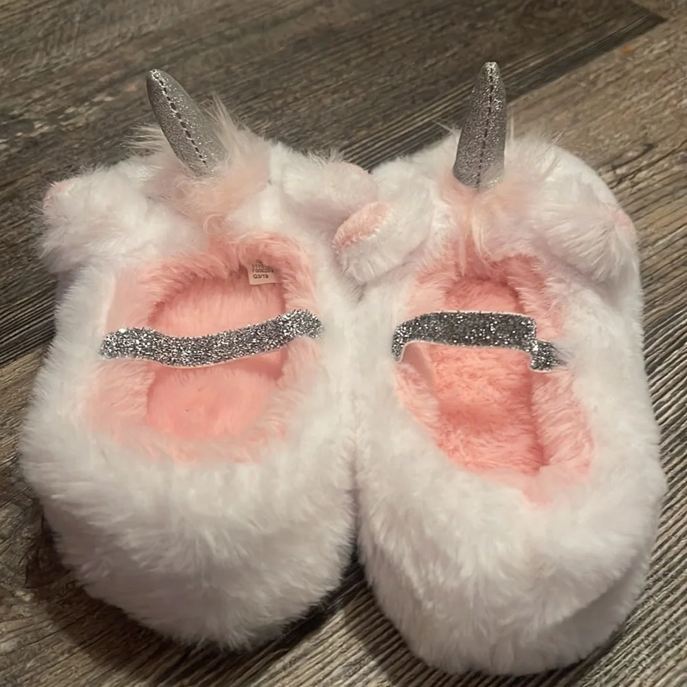 N/A kid’s slippers